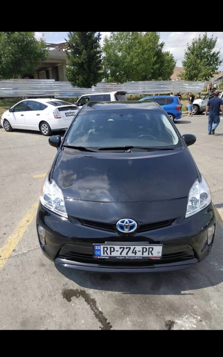 ქირავდება ავტომობილი Toyota Prius
