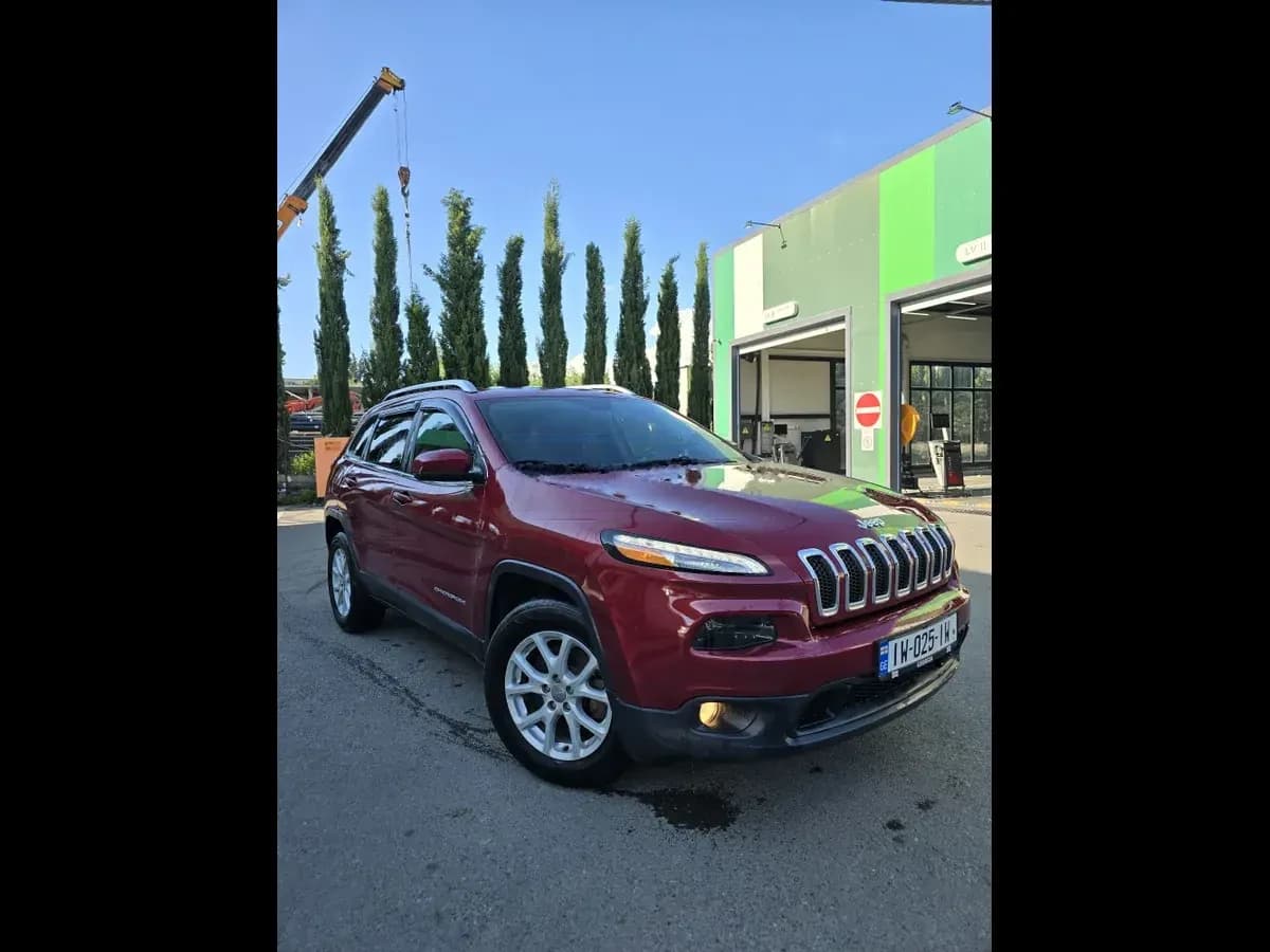 ქირავდება ავტომობილი Jeep Cherok