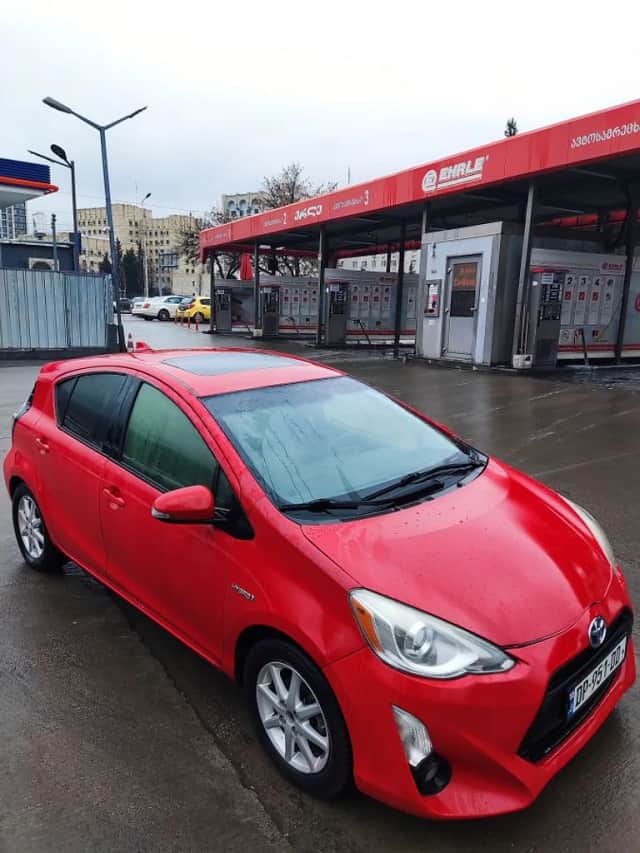 ქირავდება Toyota Prius